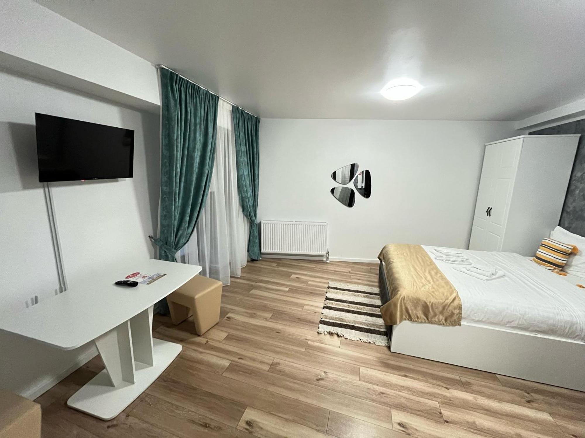 Grey Boutique Hotel Palas ยาช ภายนอก รูปภาพ